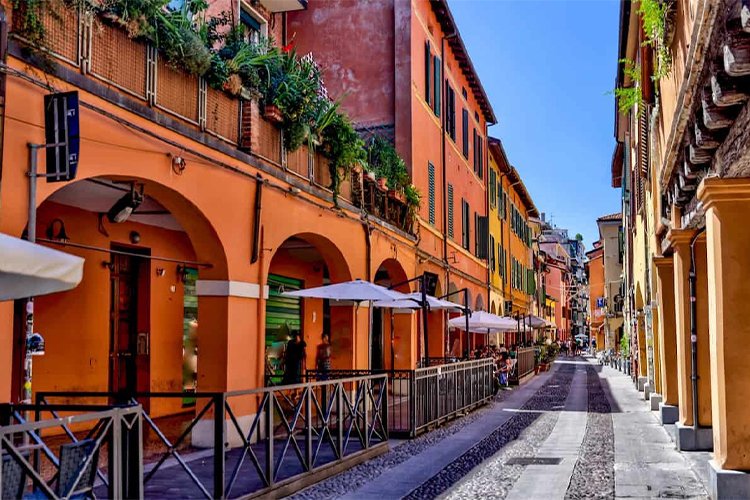 THE BEST WALKING TOURS IN BOLOGNA