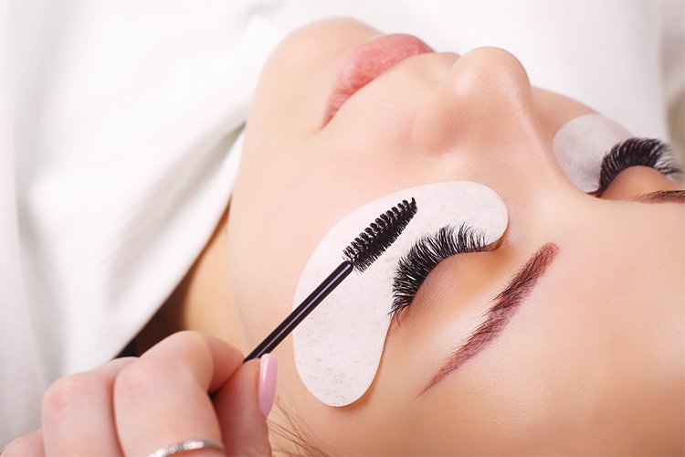 A beginner's guide to applying false eyelashes
