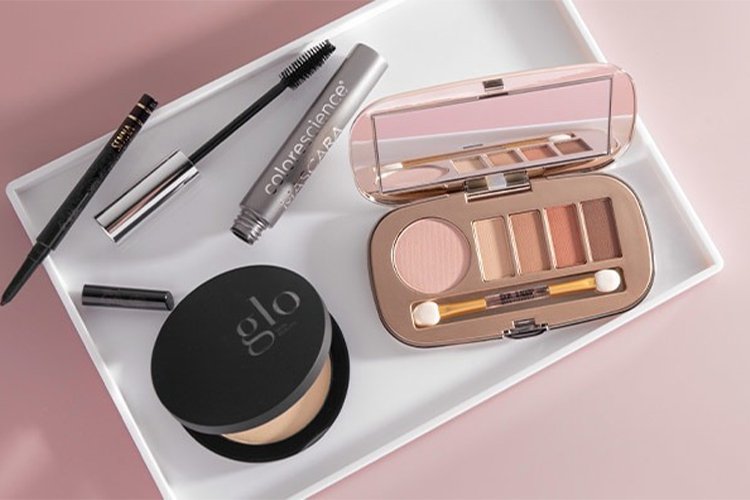 A beginner’s guide to makeup. Essential starter products.