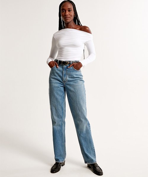 High-rise 90s jeans